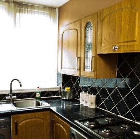 Ensuite With Kitchen Ext Large Room With Balcony In Zone 2 Лондон Екстер'єр фото