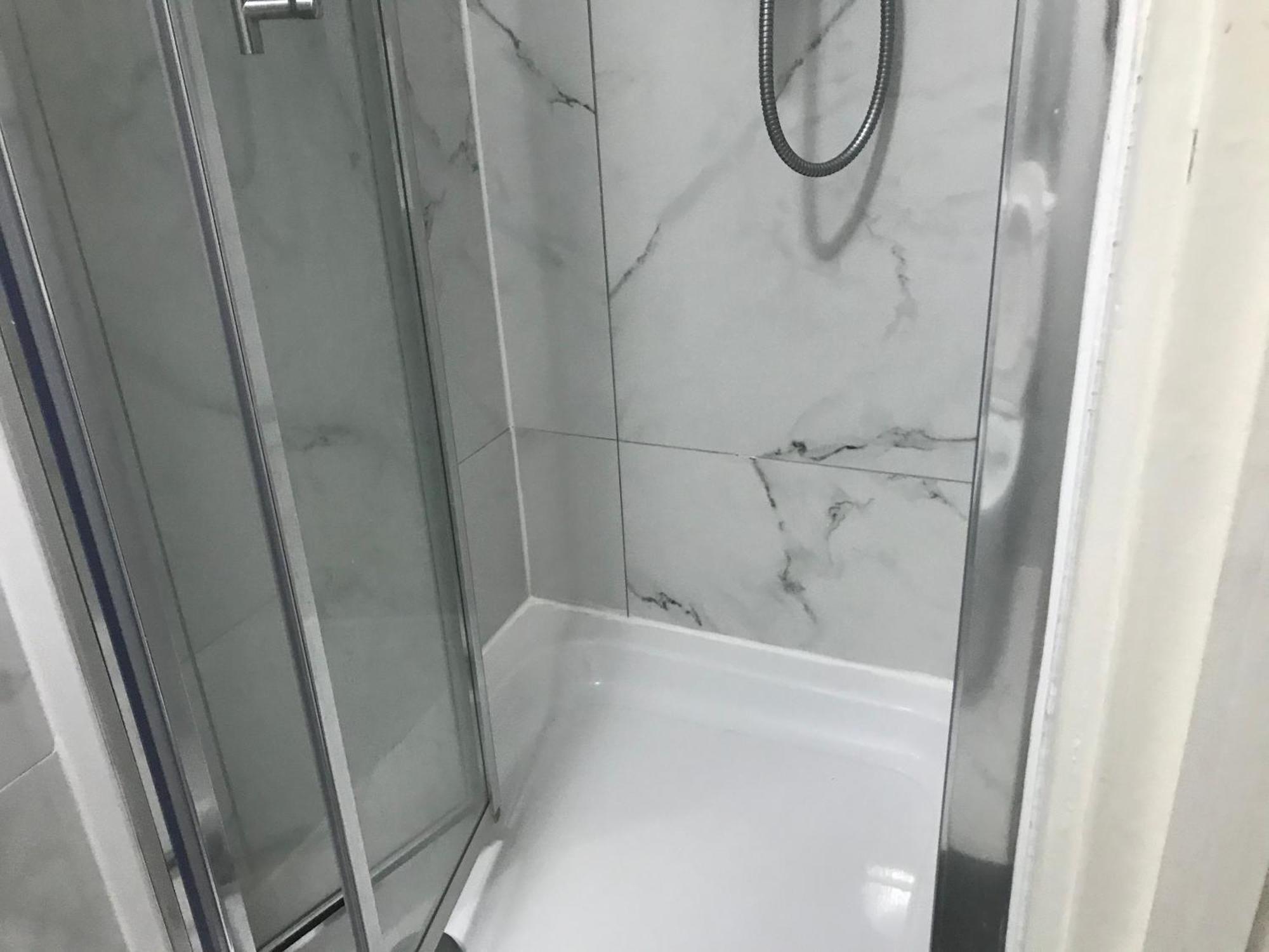 Ensuite With Kitchen Ext Large Room With Balcony In Zone 2 Лондон Екстер'єр фото