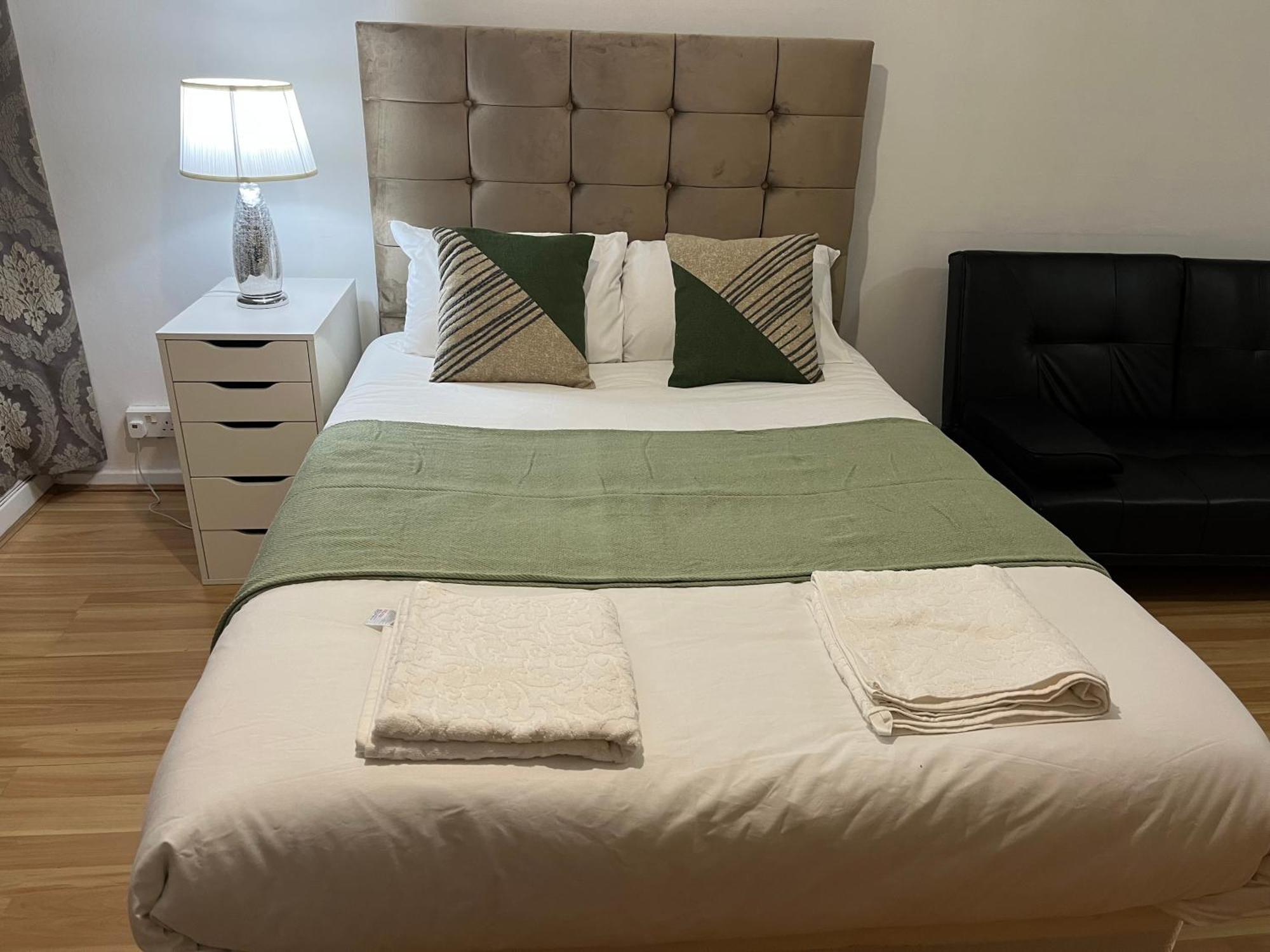 Ensuite With Kitchen Ext Large Room With Balcony In Zone 2 Лондон Екстер'єр фото
